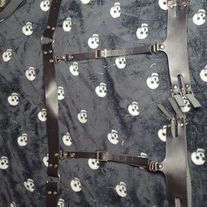 Thigh strap harness belt